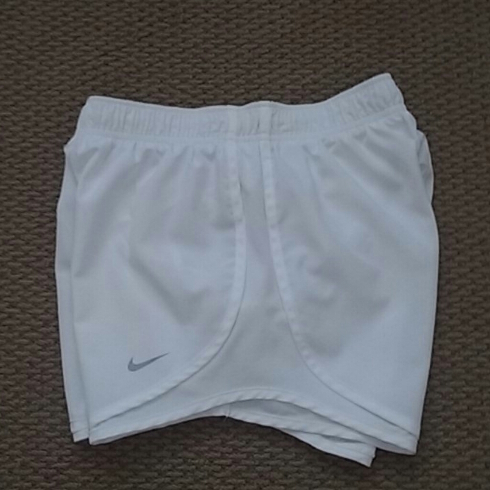 Women's White Nike Shorts - Picture 4 of 4